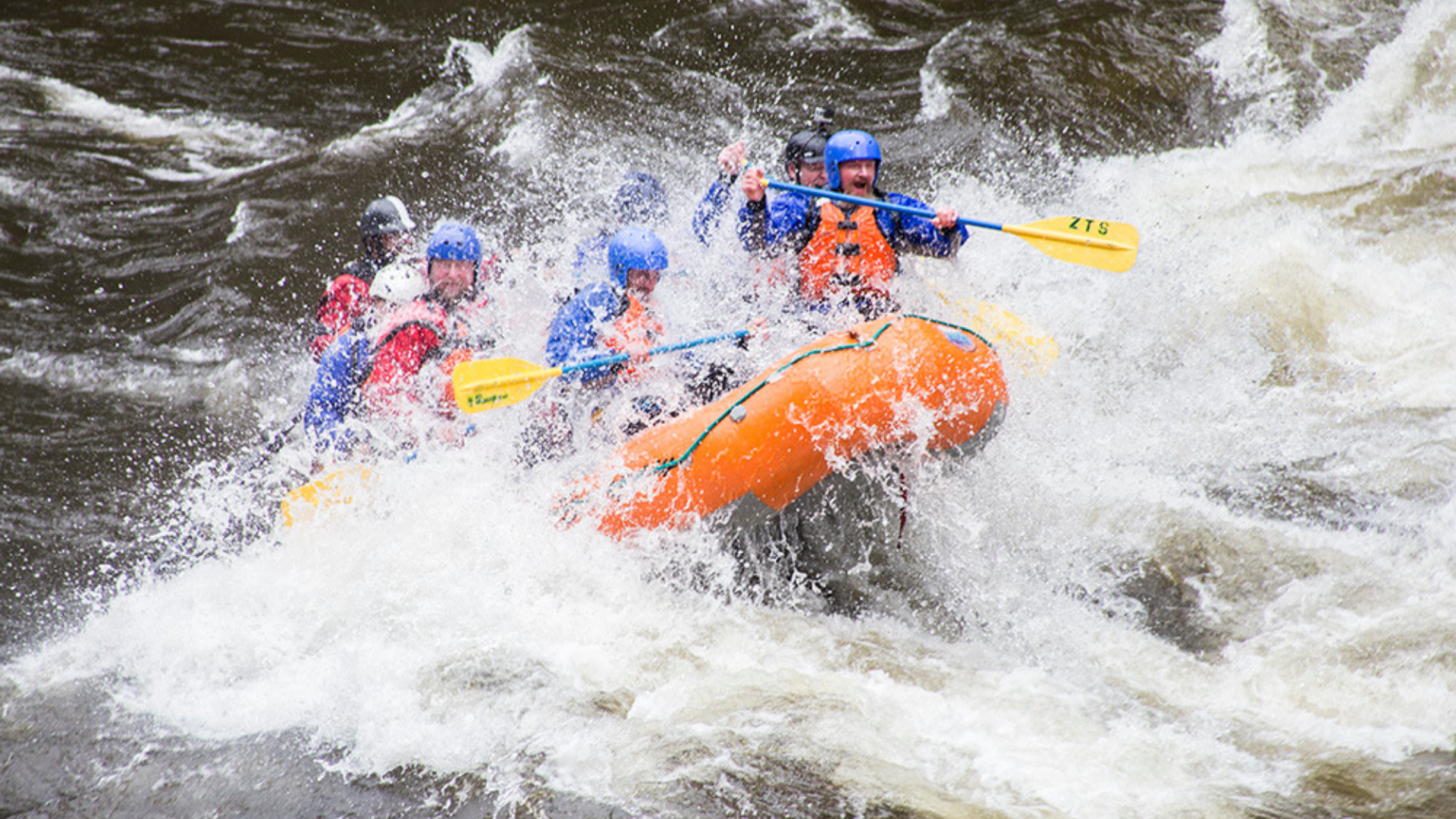 5 Must-Have Items to Carry in Your PFD (Personal Floatation Device)